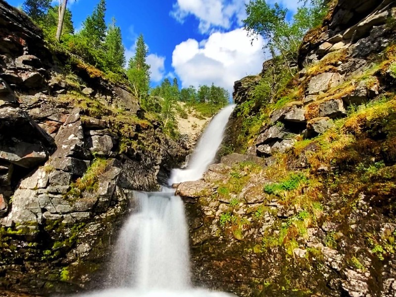 Кировск экскурсии. На краю водопада. Куэльпорр. Хибины фотографии август.