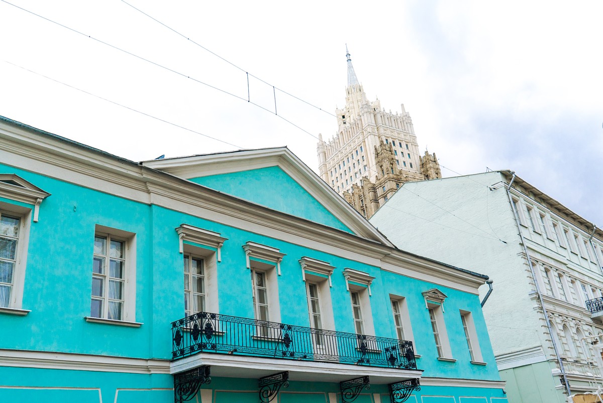 Пушкинский сквер на Арбате. Поэты Арбата. Арбатские переулки пандус. Москва во времена Пушкина.