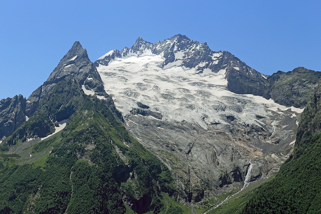 Пик инэ домбай фото. Гора пик инэ. Пик инэ. Пик инэ домбай. Гора пик инэ домбай.